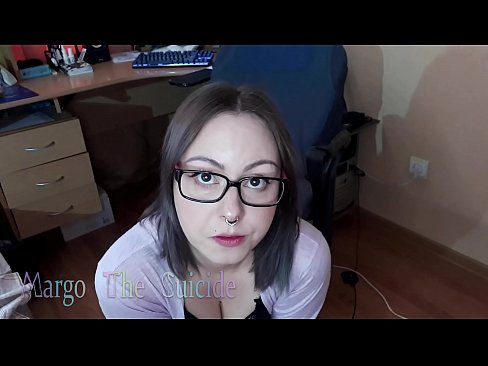 ❤️ Sexy Girl with Glasses Sucks Dildo Deeply on Camera Bella porno à noi ﹏